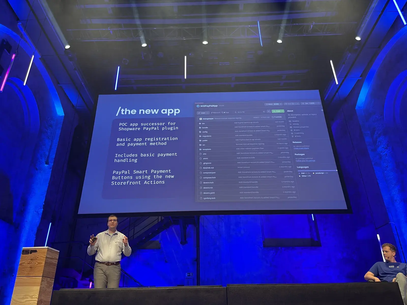 Vortrag mit der Folie the new app, daneben ein GitHub-Repository des Machbarkeitsnachweises für eine PayPal-App