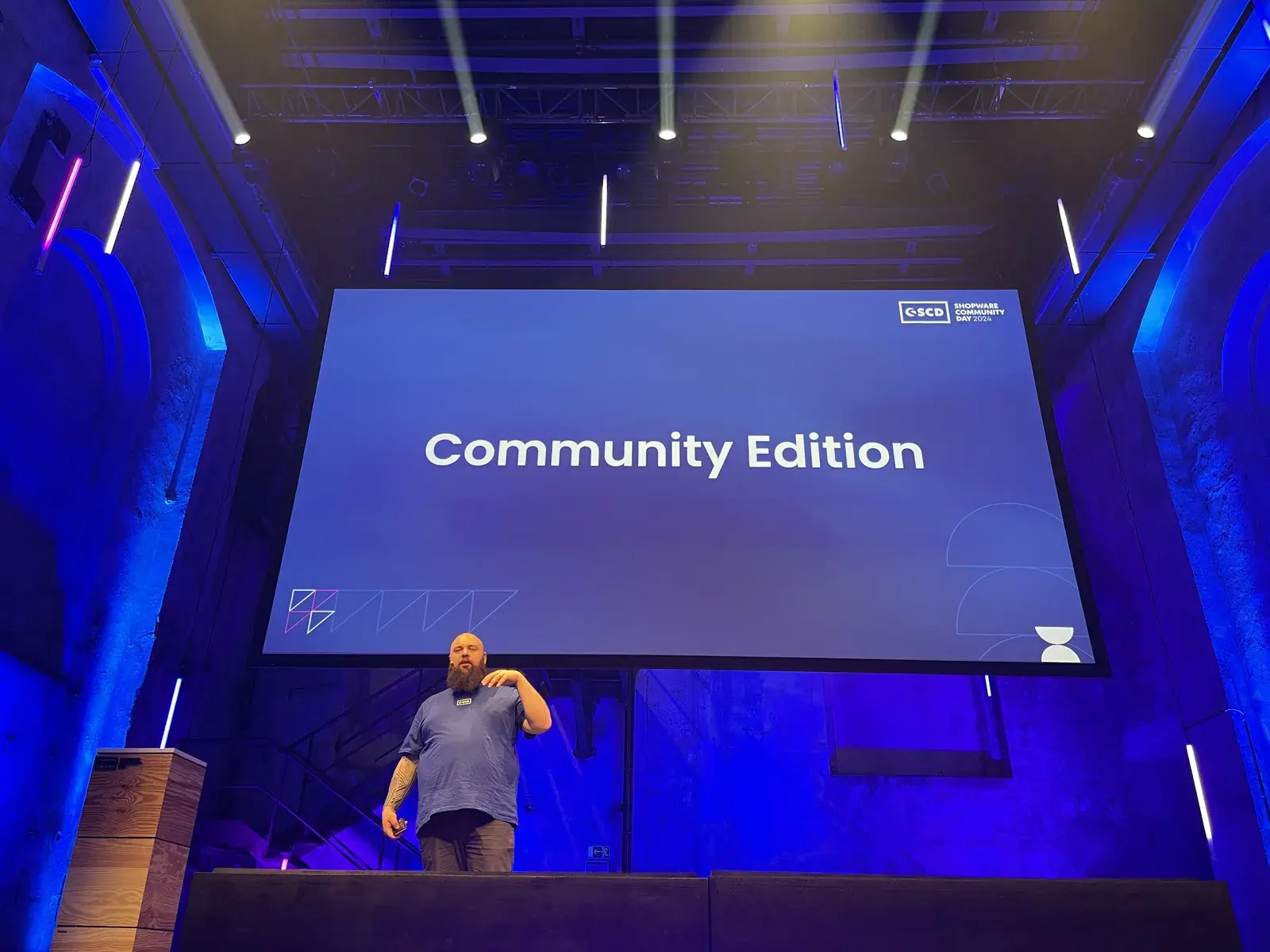 Bühnenfolie mit dem Titel Community Edition beim Shopware Community Day 2024