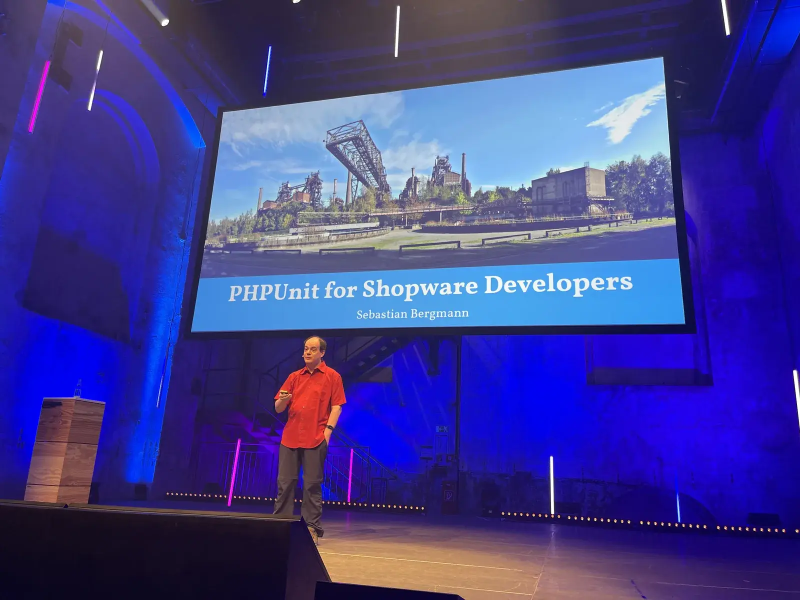 Vortrag PHPUnit for Shopware Developers von Sebastian Bergmann auf der Bühne im Landschaftspark